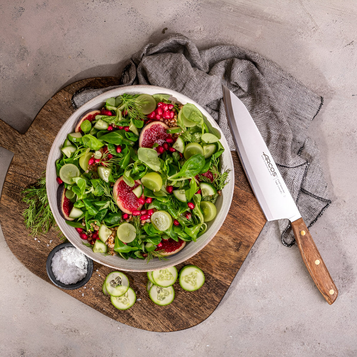 couteau et salade 